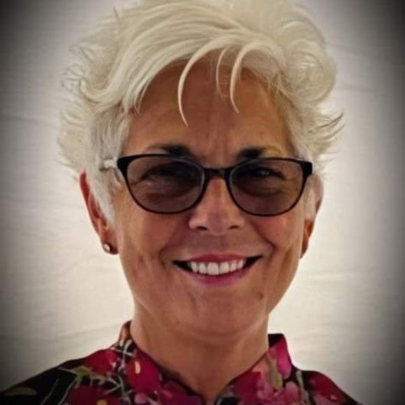 Meet your Posher, Lorraine - Picture 1 of 1